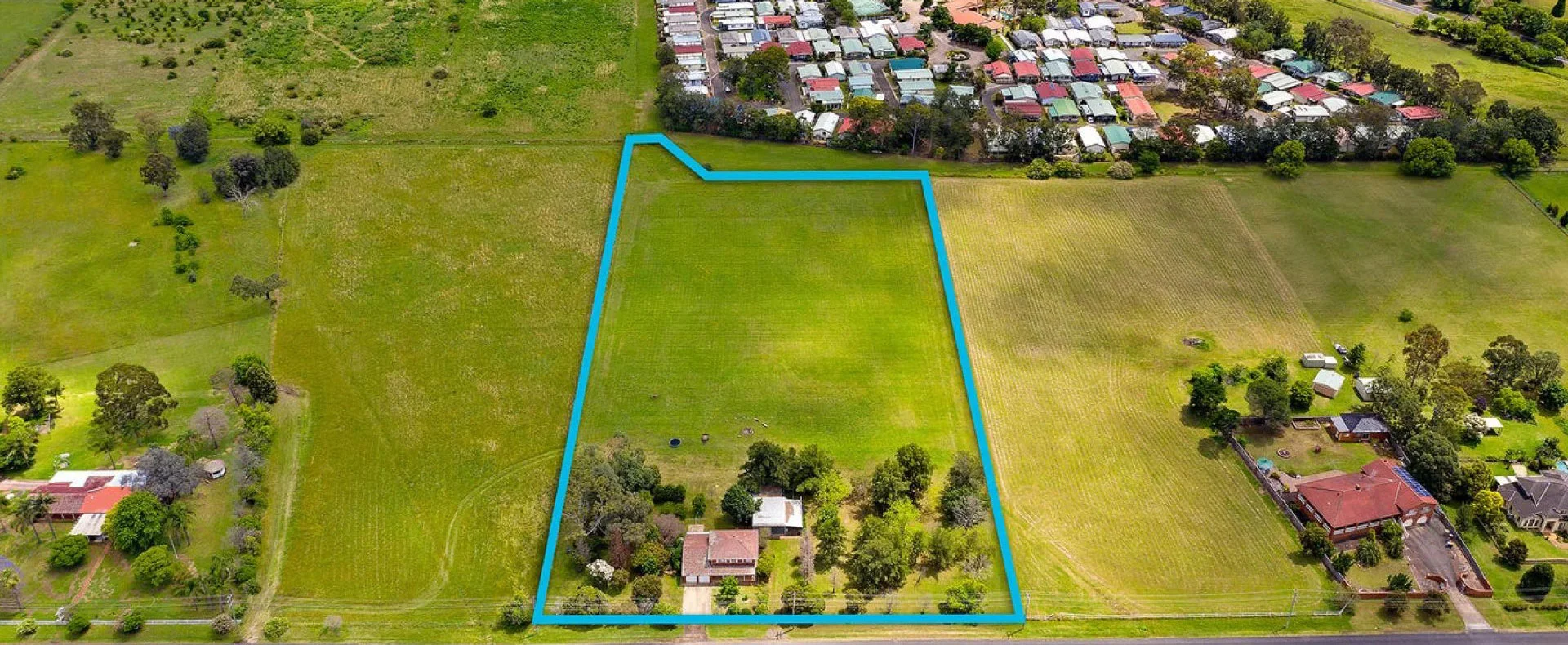 Wide view of the property and surrounds